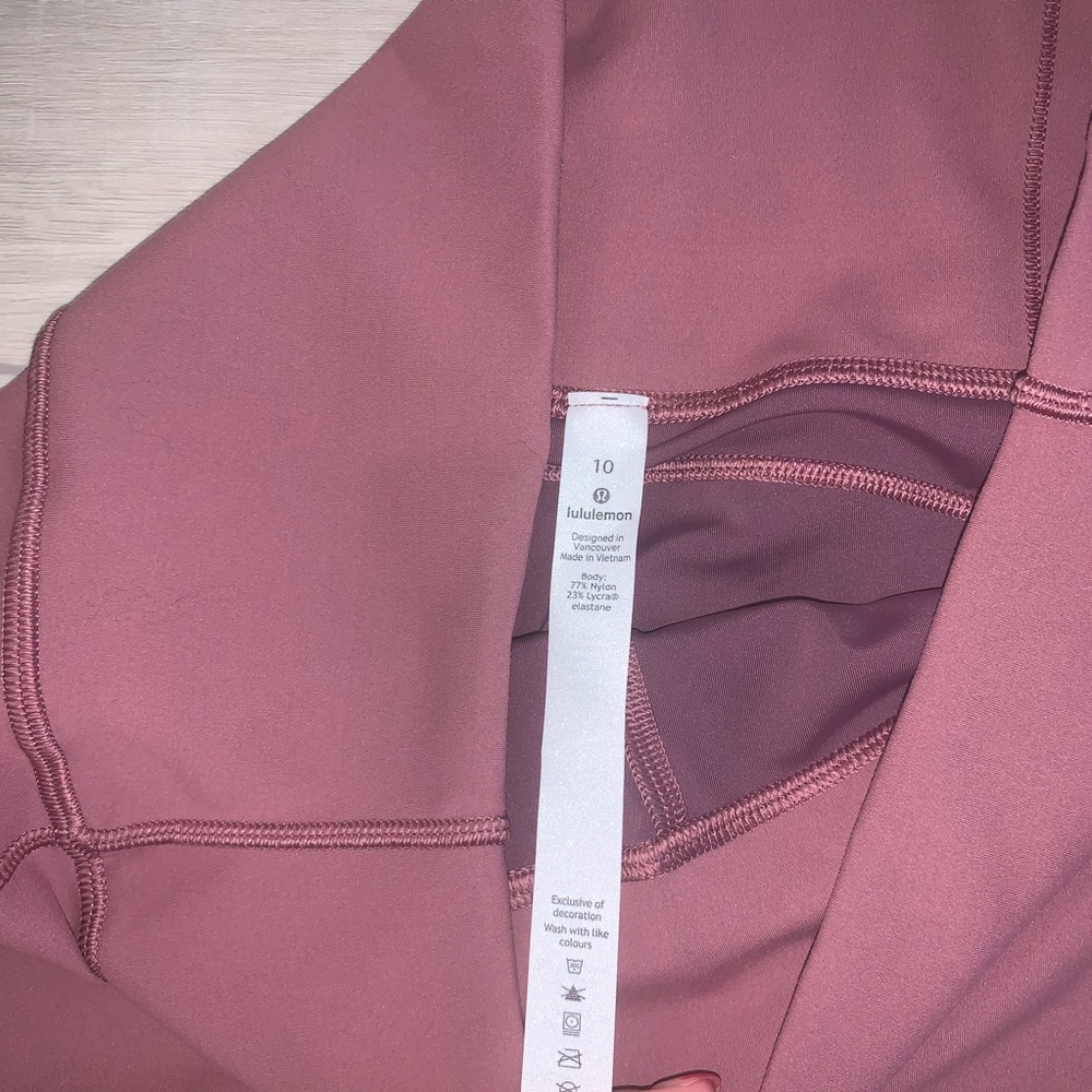 Lululemon in movement tights 25” size 10 plumful - Picture 3 of 4